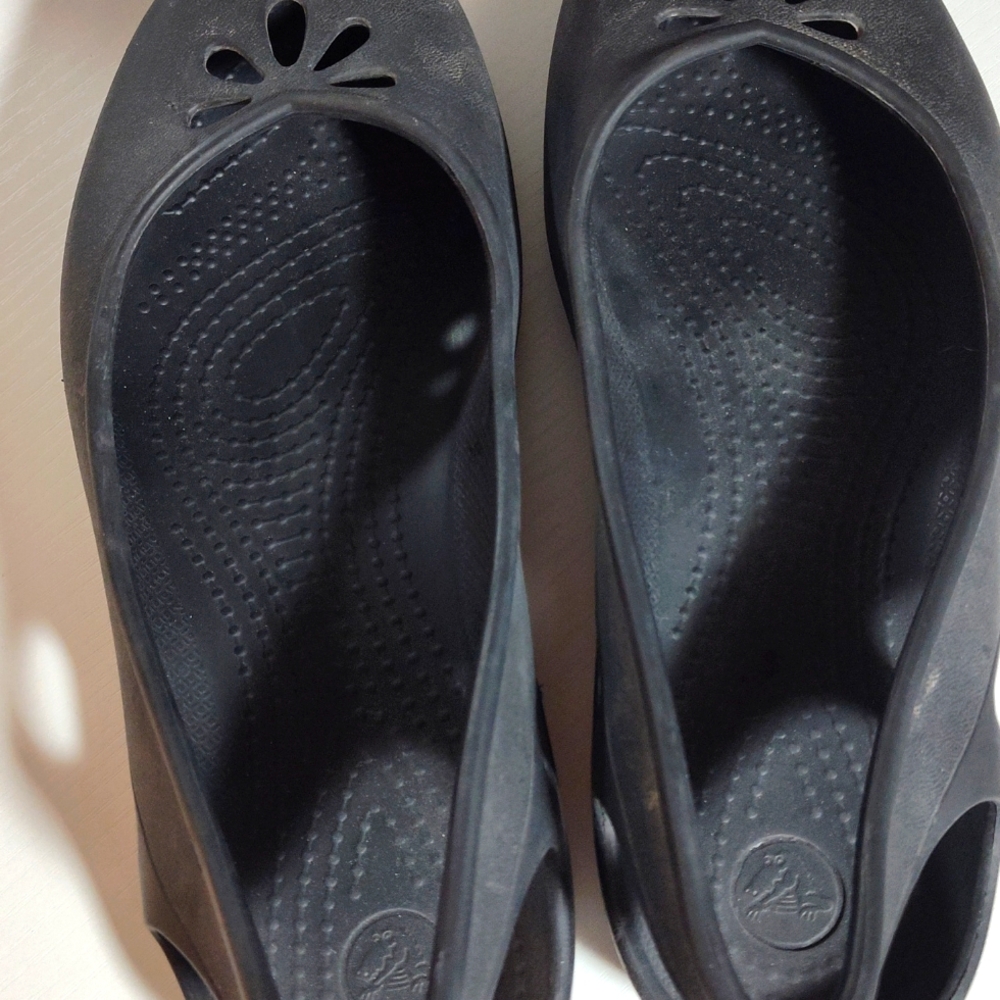 Low Profile Crocs - Picture 4 of 4